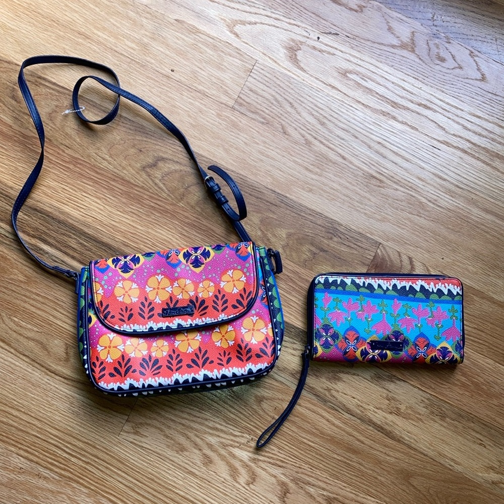 Vera Bradley Rio Stripe Magnetic Flap Crossbody Purse & Rio Stripe Zip Wristlet